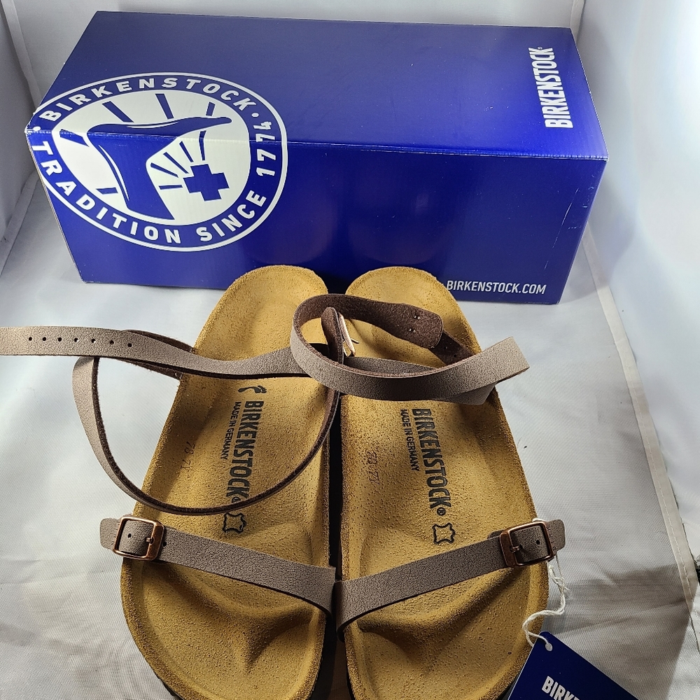 NWT Women's Birkenstock Daloa - Size 39